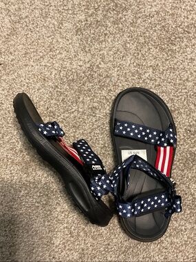 Air Balance Kids Navy Star & Red Striped Hook-and-Loop Sandals
